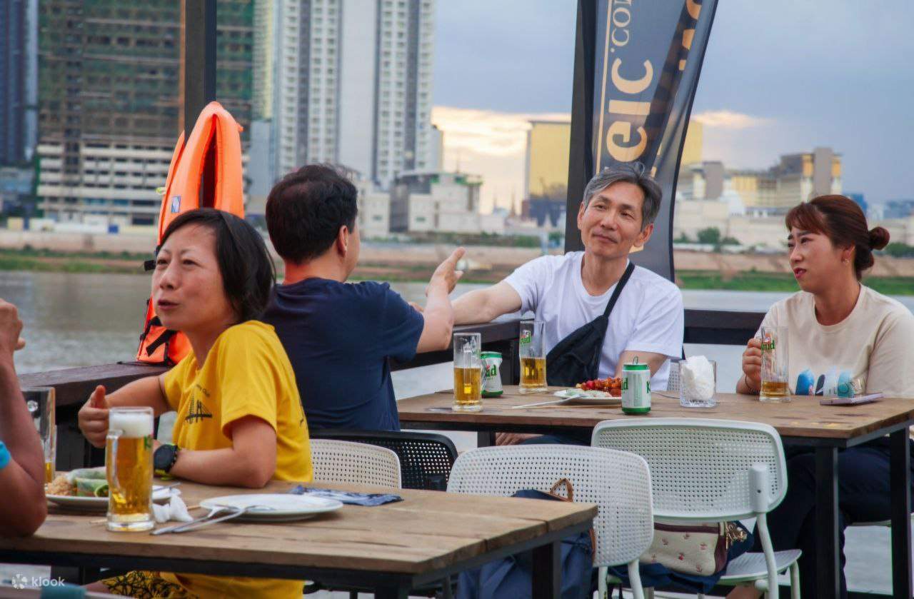Croisière au coucher du soleil à Phnom Penh avec bières et boissons gazeuses à volonté